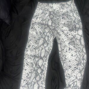 Good American size Size 2Monochrome Snake Print Pants unfortunately too small